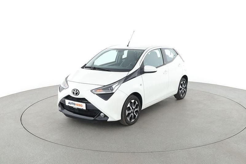 Weiß Gebraucht 2021 Toyota Aygo X-play Kleinwagen | 11.290 € (Fairer Preis) - Bild 1/3