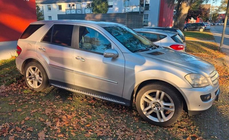 Gebraucht Mercedes ML320 224 PS (164 kW) 2005 Silber SUV