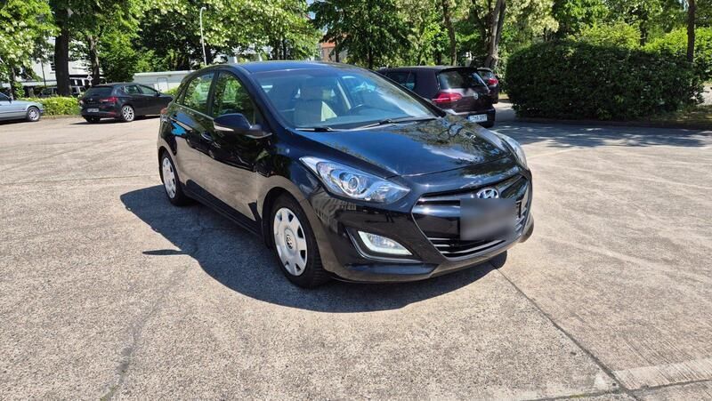Schwarz Gebraucht 2014 Hyundai i30 Style Limousine | 8.900 € (Fairer Preis) - Bild 1/4