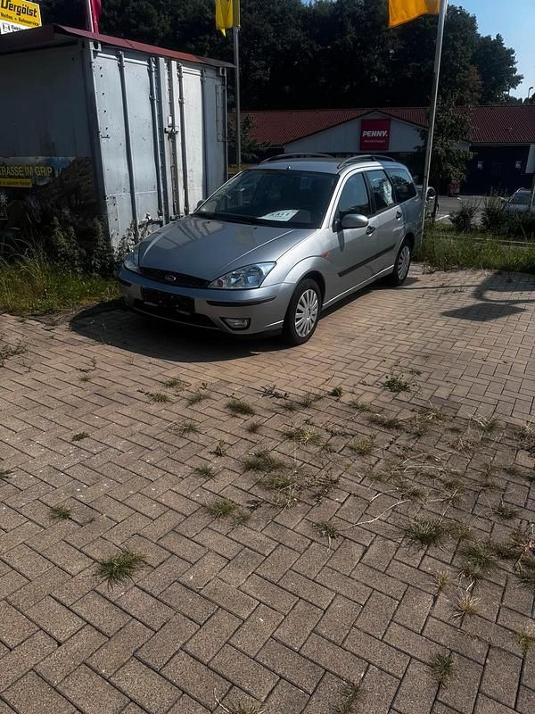 Silber Gebraucht 2004 Ford Focus Kombi | 700 € (Guter Preis) - Bild 1/4