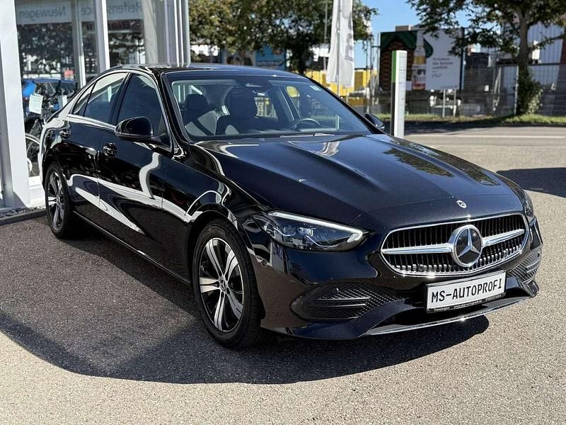 Gebraucht Mercedes C200 Avantgarde 163 PS (119 kW) 2023 Obsidianschwarz  metallic Limousine