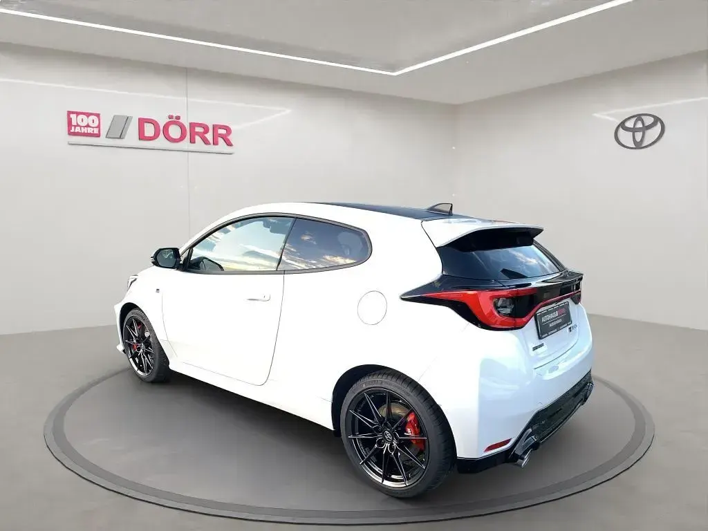 Gebraucht Toyota Yaris 280 PS (205 kW) 2024 Platinumweiß perleffekt Kleinwagen