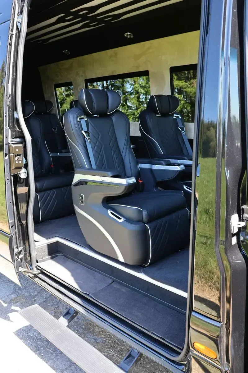 Gebraucht Mercedes Sprinter 190 PS (139 kW) 2025 Schwarz Van