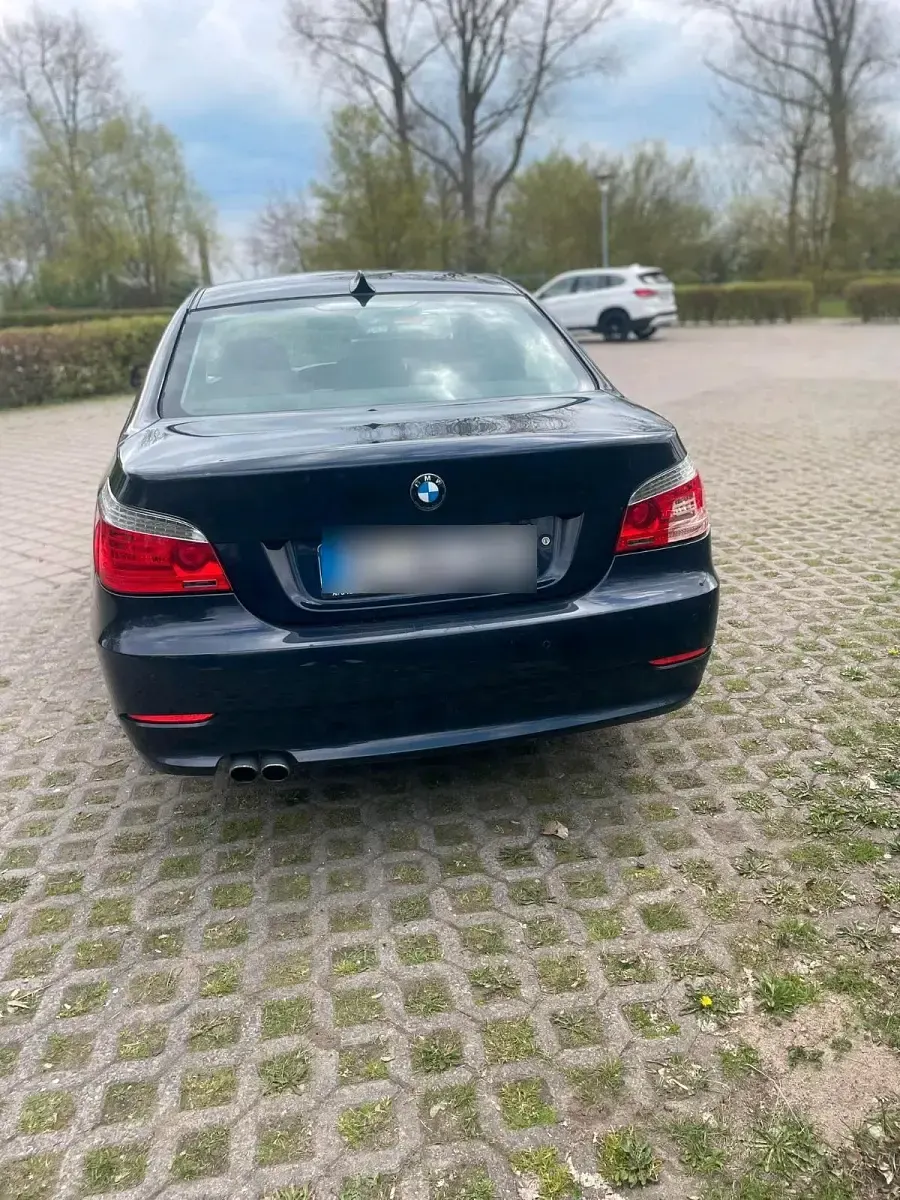 Gebraucht BMW 525 218 PS (160 kW) 2008 Blau Limousine