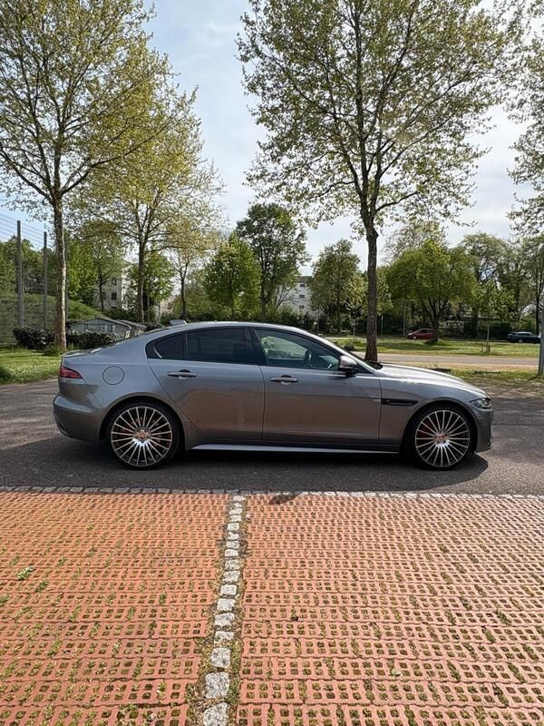 Silber Gebraucht 2019 Jaguar XE R-Dynamic Limousine | 24.999 € (Fairer Preis) - Bild 1/4