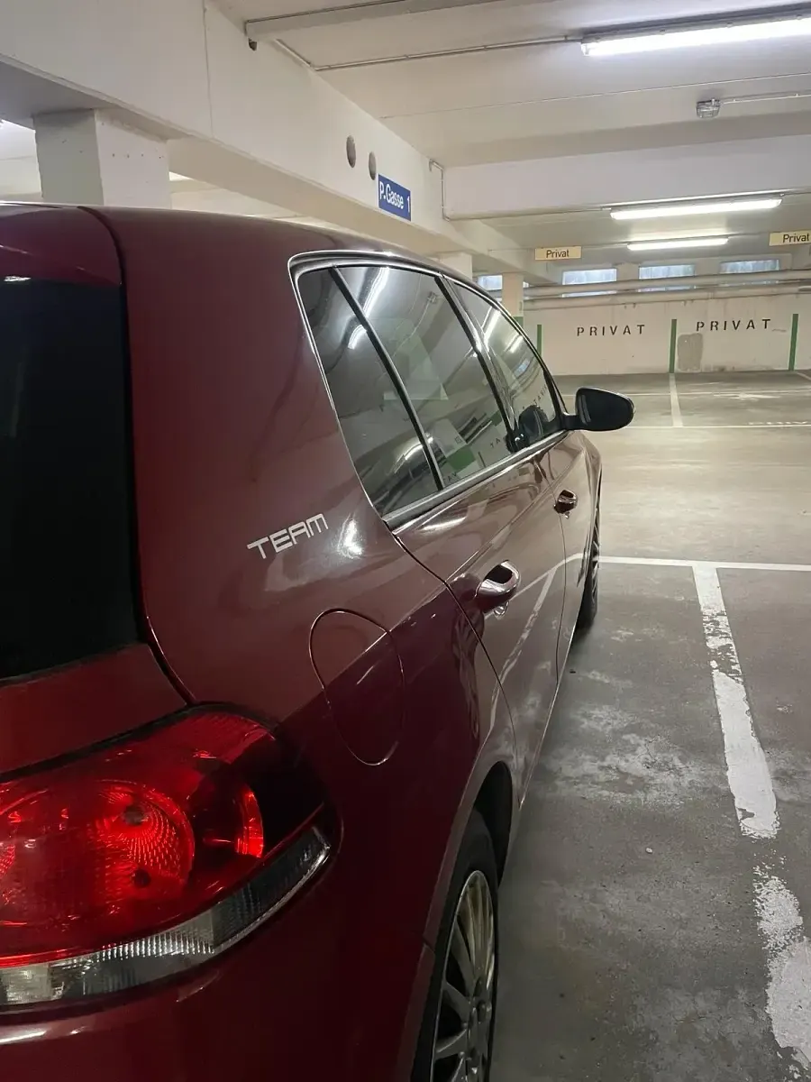 Gebraucht VW Golf VI 100 PS (73 kW) 2010 Rot Kleinwagen