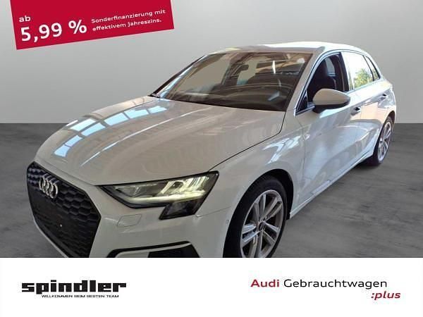 Weiß (gletscherweiß metallic) Gebraucht 2022 Audi A3 Sportback S-Line Kleinwagen | 24.481 € (Etwas zu teuer) - Bild 1/4