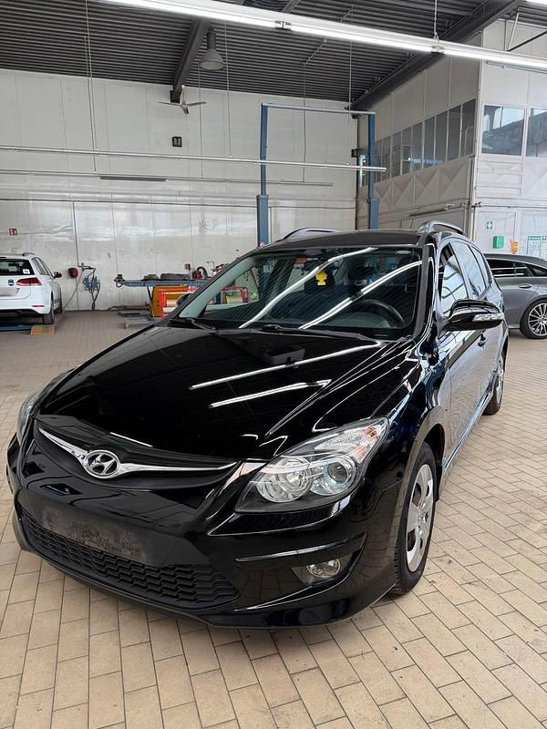 Gebraucht Hyundai i30 Edition 109 PS (80 kW) 2012 Schwarz Kombi