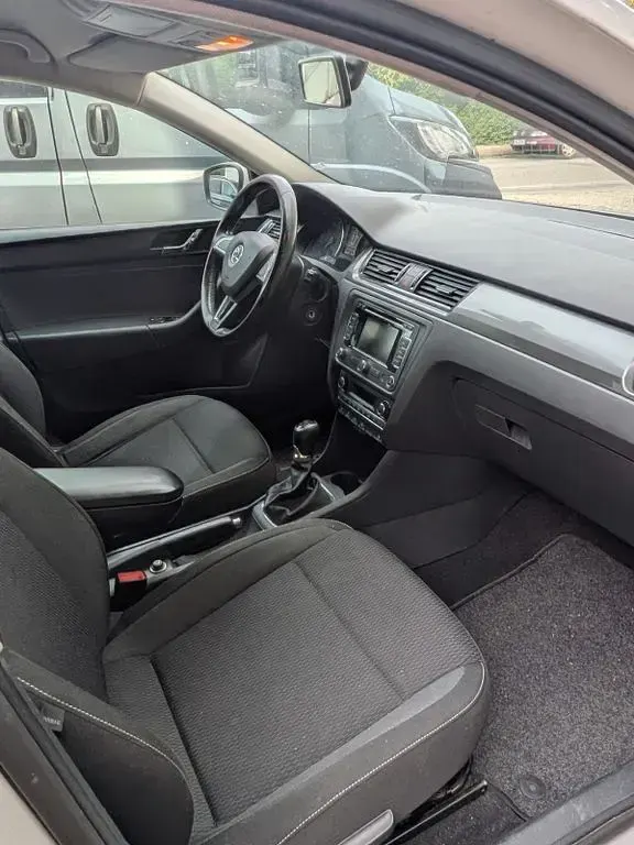 Gebraucht Skoda Rapid Ambition 86 PS (63 kW) 2014 Weiß Kleinwagen