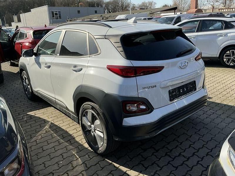 Gebraucht Hyundai Kona Style 150 kW (204 PS) 2021 Weiß SUV