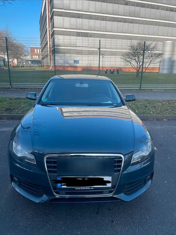 Gebraucht Audi A4 Ambiente 120 PS (88 kW) 2010 Blau Limousine