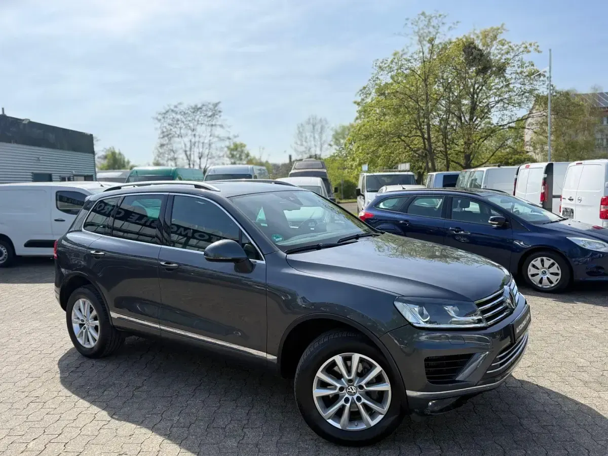 Gebraucht VW Touareg Exclusive 262 PS (192 kW) 2015 Grau SUV