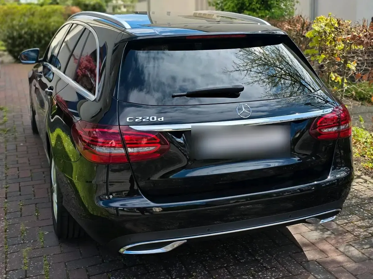Gebraucht Mercedes C220 194 PS (142 kW) 2019 Schwarz Kombi