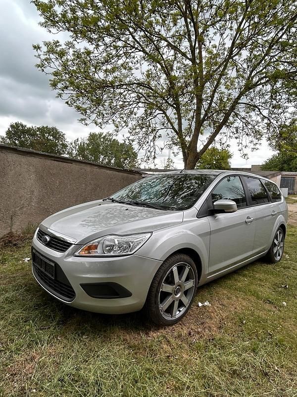 Silber Gebraucht 2009 Ford Focus Kombi | 2.999 € (Fairer Preis) - Bild 1/4