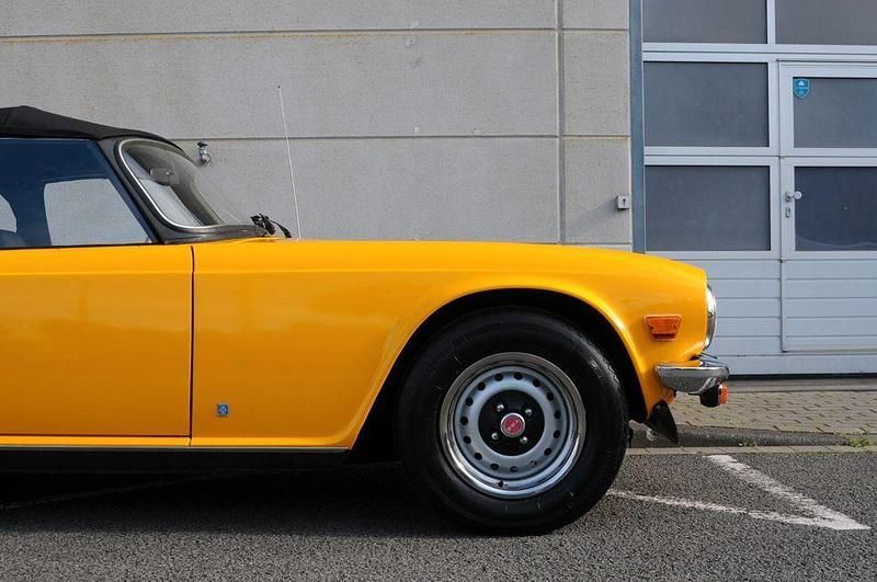 Gelb Gebraucht 1975 Triumph TR6 Cabrio | 24.950 € - Bild 1/4
