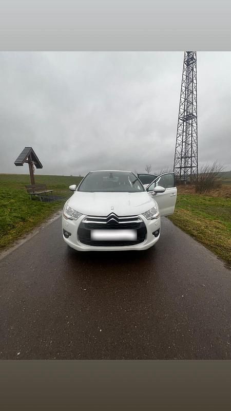 Gebraucht Citroën DS4 163 PS (119 kW) 2015 Weiß Kleinwagen