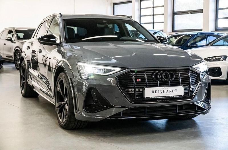 Grau Gebraucht 2021 Audi e-tron Sport SUV | 41.900 € (Superpreis) - Bild 1/4