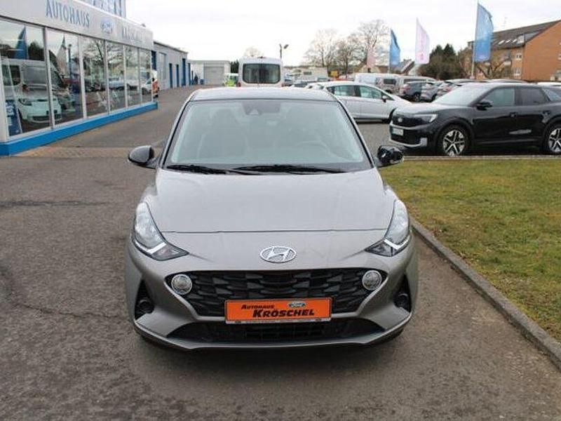 Gebraucht Hyundai i10 Comfort 84 PS (61 kW) 2022 Schwarz Kleinwagen