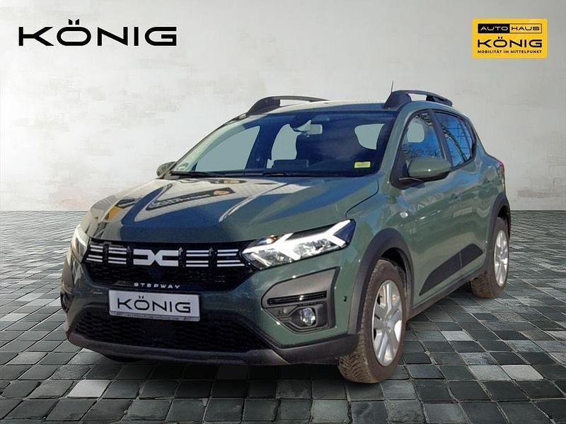 Grau Gebraucht 2024 Dacia Sandero Expression Limousine | 16.499 € - Bild 1/4