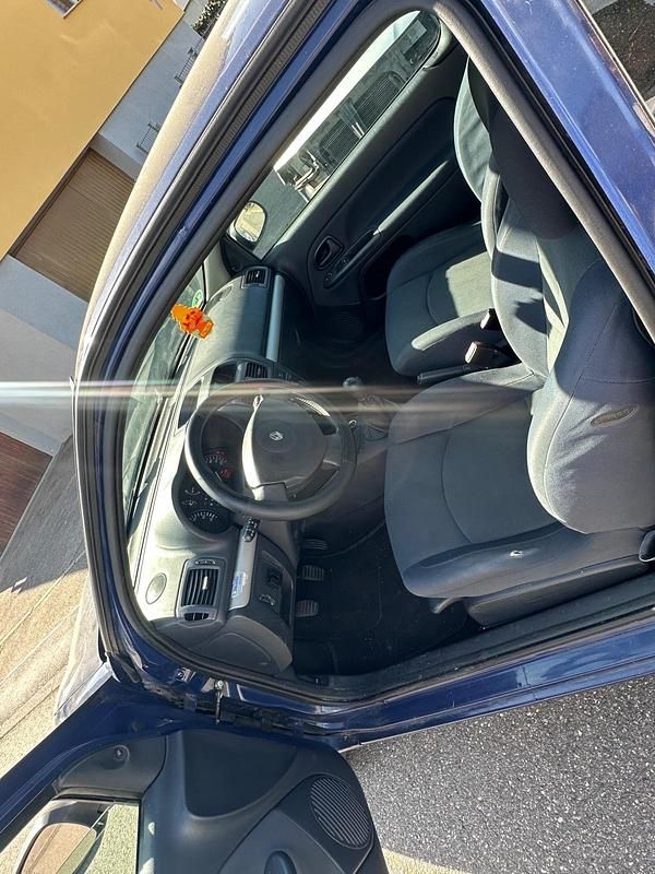 Second-hand Renault Clio II 58 CP (42 kW) 2003 Albastru Hatchback