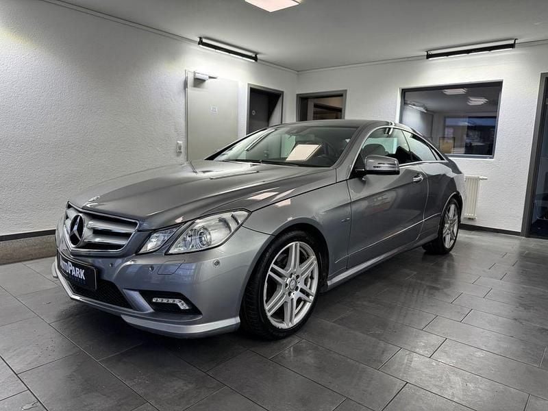 Gebraucht Mercedes E220 AMG 170 PS (125 kW) 2011 Silber Coupé