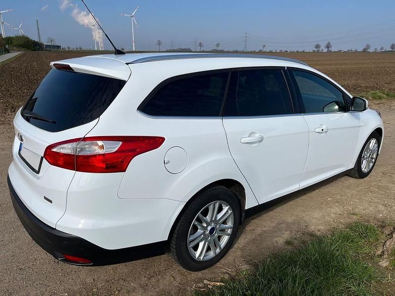 Gebraucht Ford Focus Titanium 105 PS (77 kW) 2013 Weiß Limousine