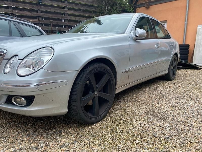 Silber Gebraucht 2006 Mercedes E280 Limousine | 6.900 € - Bild 1/4