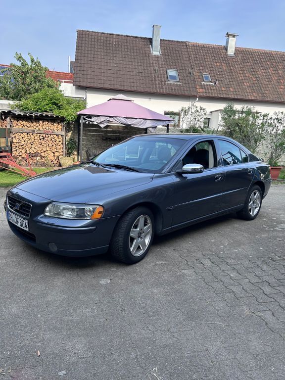 Grau Gebraucht 2005 Volvo S60 Limousine | 1.800 € (Superpreis) - Bild 1/4