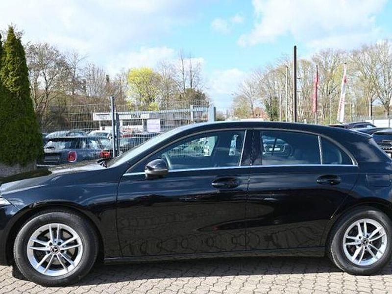 Gebraucht Mercedes A180 136 PS (100 kW) 2019 Schwarz Limousine