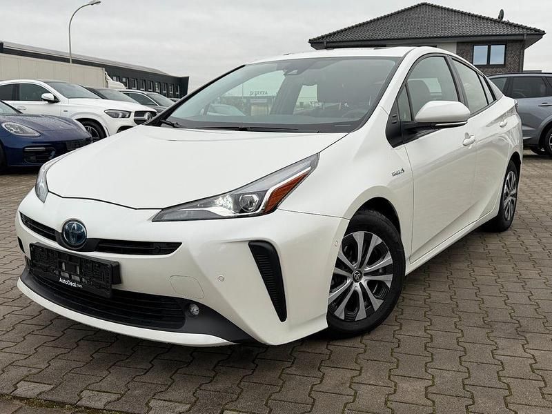 Weiß Gebraucht 2020 Toyota Prius Lounge Limousine | 18.445 € - Bild 1/4