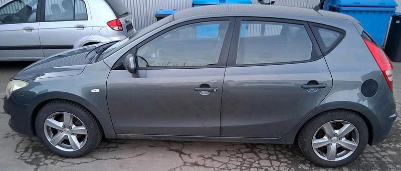 Gebraucht Hyundai i30 109 PS (80 kW) 2008 Grau Kombi