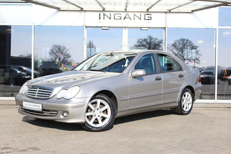 Grau Gebraucht 2006 Mercedes C200 Classic Limousine | 3.500 € (Fairer Preis) - Bild 1/4