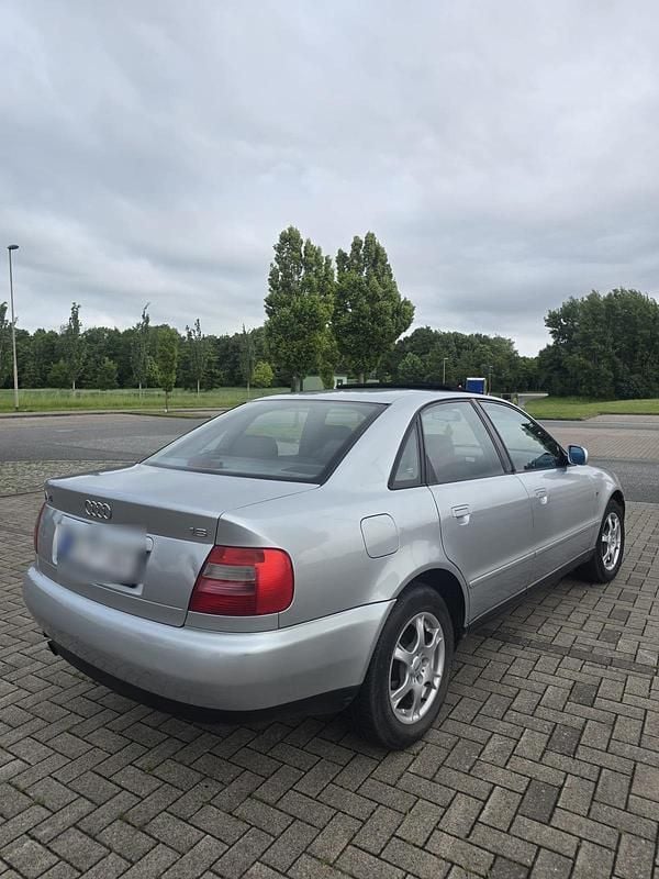 Silber Gebraucht 1998 Audi A4 Limousine | 1.599 € (Fairer Preis) - Bild 1/4