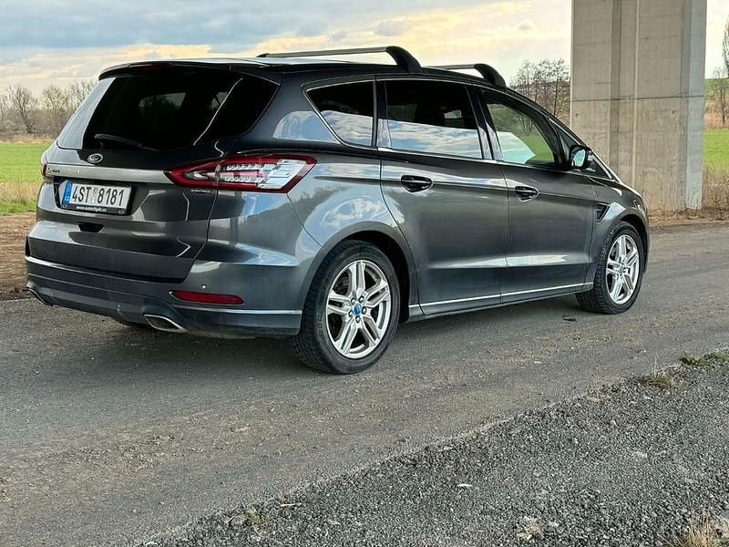 Gebraucht Ford S-MAX Titanium 179 PS (131 kW) 2015 Grau Van / Kleinbus