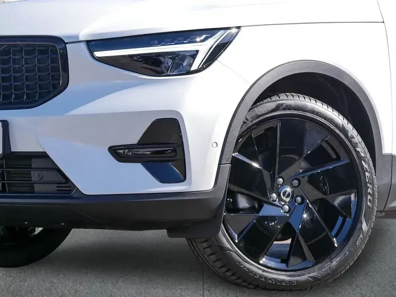 Gebraucht Volvo XC40 Plus 197 PS (144 kW) 2025 Weiß SUV