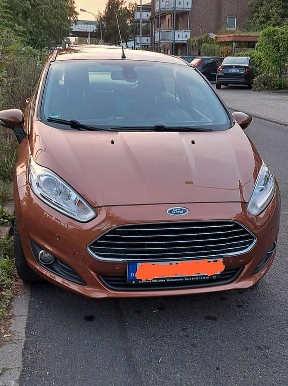 Braun Gebraucht 2013 Ford Fiesta Individual Limousine | 4.999 € (Etwas zu teuer) - Bild 1/4