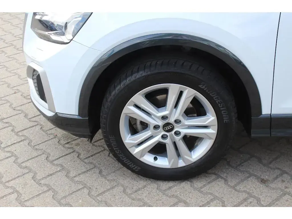 Gebraucht Audi Q2 Advanced Plus 150 PS (110 kW) 2023 Gletscherweiß (metallic) SUV
