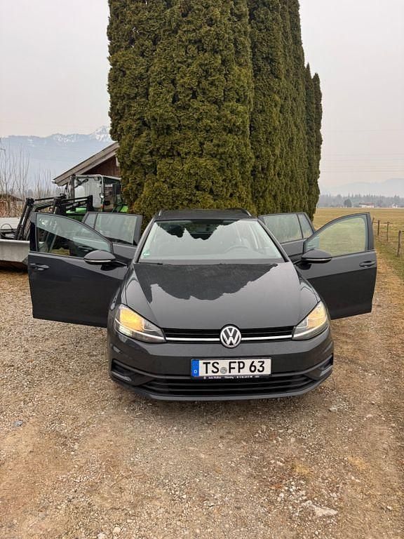 Gebraucht VW Golf VII 116 PS (85 kW) 2019 Grau Kombi