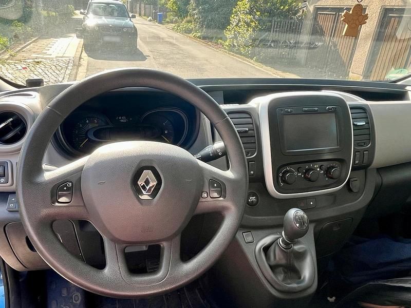 Gebraucht Renault Trafic 145 PS (106 kW) 2015 Blau Van / Kleinbus