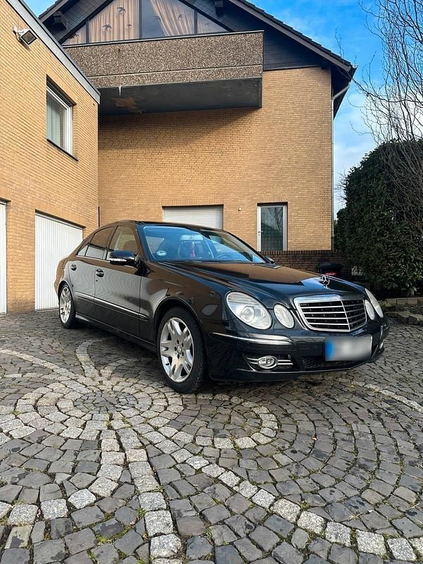 Gebraucht Mercedes E320 Avantgarde 224 PS (164 kW) 2006 Schwarz Limousine