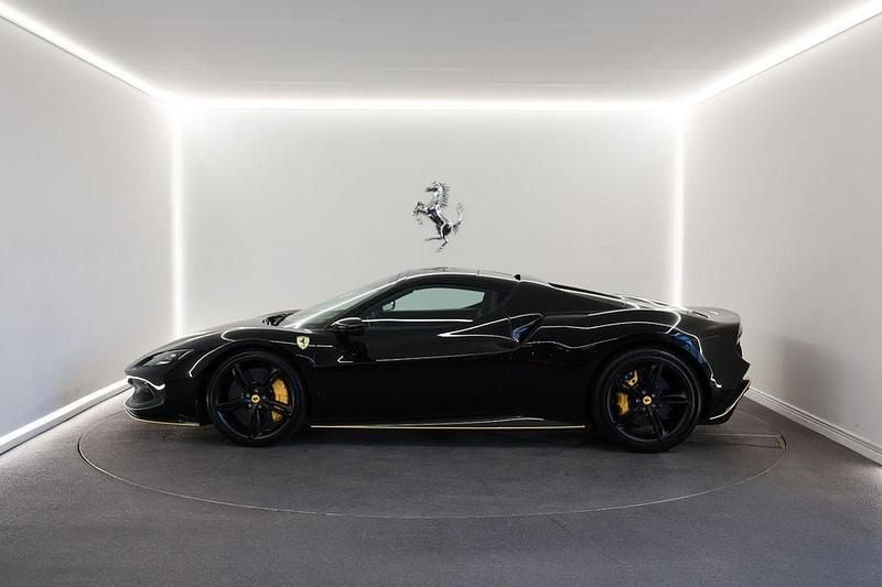 Gebraucht Ferrari 296 829 PS (609 kW) 2024 Schwarz Cabrio