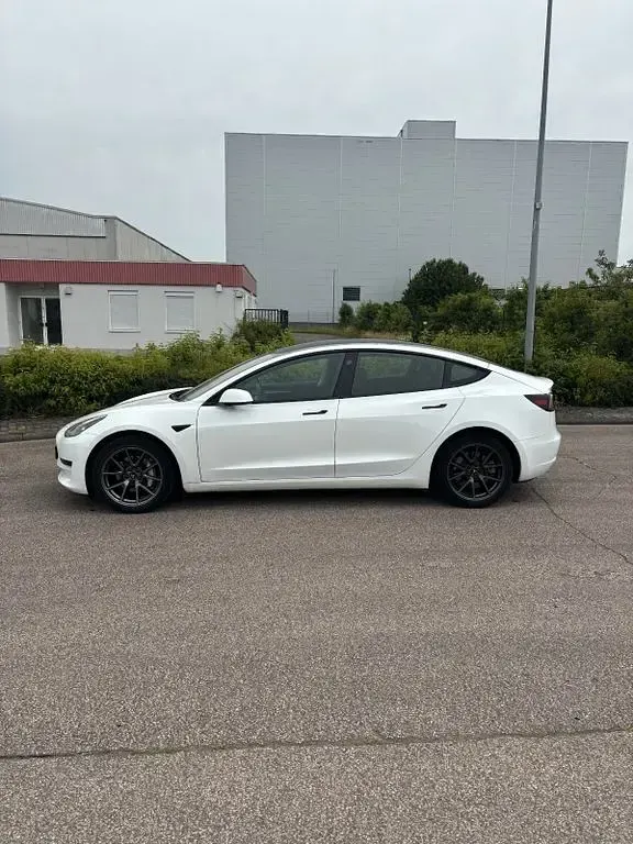 Gebraucht Tesla Model 3 RWD 208 kW (283 PS) 2023 Weiß Limousine