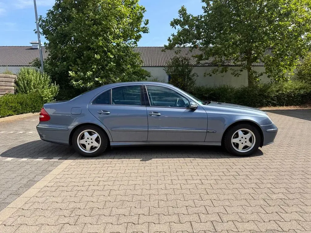 Gebraucht Mercedes E280 Avantgarde 177 PS (130 kW) 2004 Blau Limousine