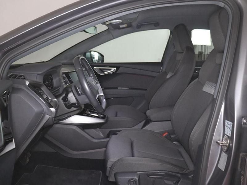 Gebraucht Audi e-tron S-Line 150 kW (204 PS) 2023 Taifungrau metallic (metallic) SUV