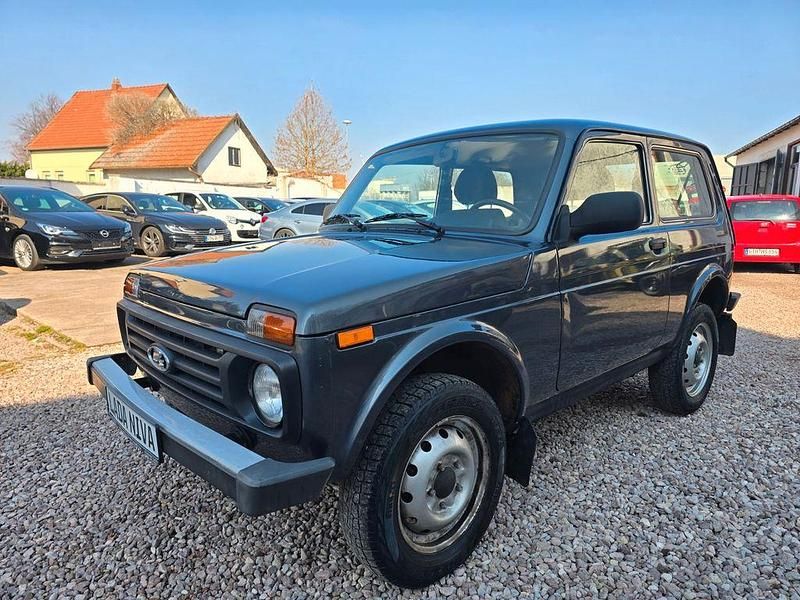 Gebraucht Lada Taiga 83 PS (61 kW) 2018 Grau SUV