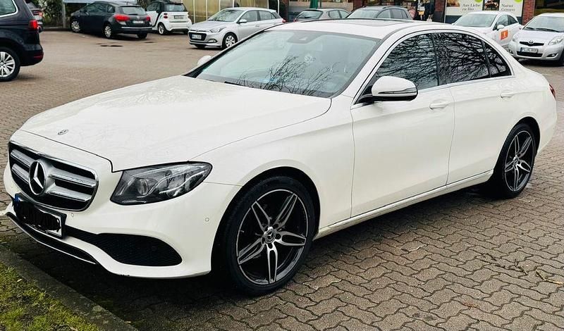 Gebraucht Mercedes E220 Avantgarde 194 PS (142 kW) 2017 Weiß Limousine