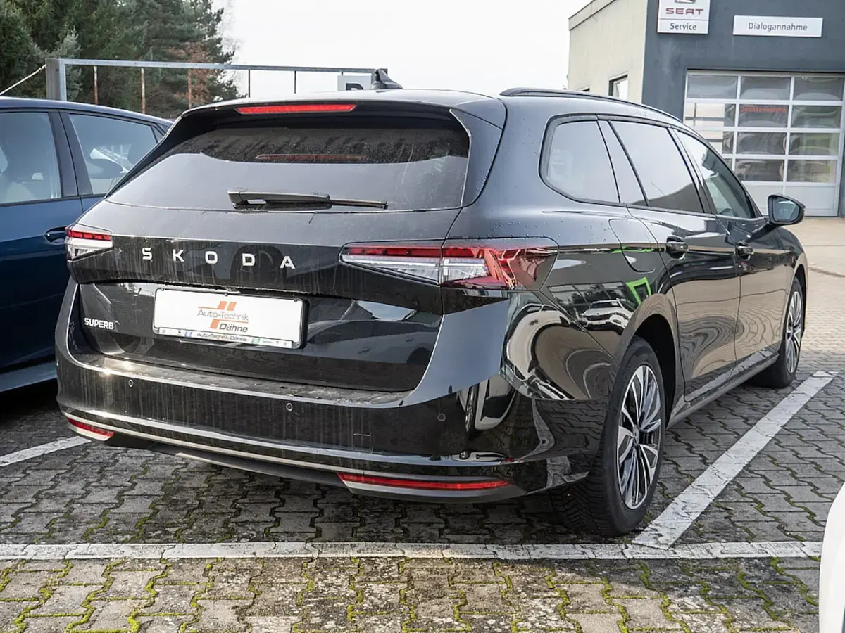 Gebraucht Skoda Superb Selection 150 PS (110 kW) 2025 Schwarz Kombi