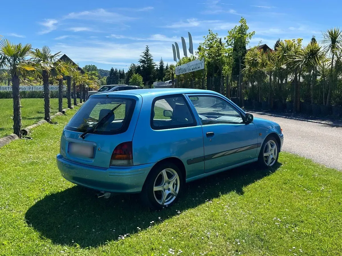 Gebraucht Toyota Starlet 75 PS (55 kW) 1996 Blau Kleinwagen