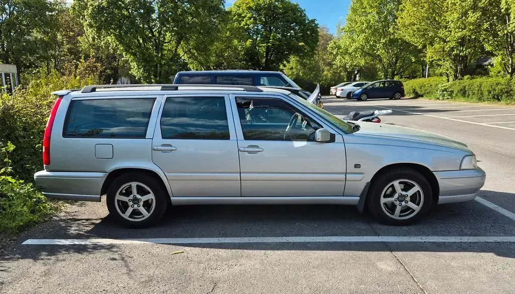 Używany Volvo V70 144 KM (105 kW) 1999 Srebrny Kombi