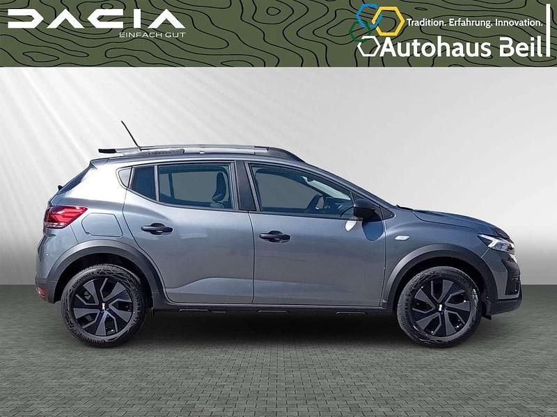 Neu Dacia Sandero Essentiel 91 PS (66 kW) 2025 Perlmuttschwarz metallic Kleinwagen